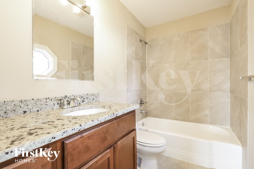 Building Photo - 15059 Highland Ave