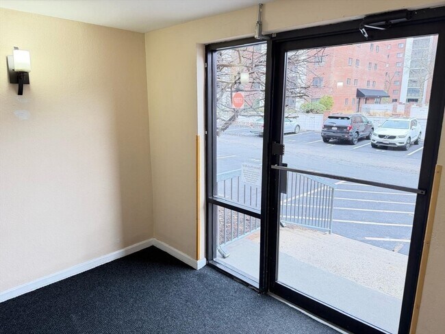 Building Photo - 8 9th St