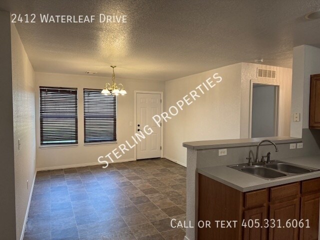 Building Photo - 2412 Waterleaf Dr