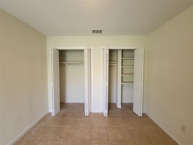 Building Photo - 9712 Eastwend Dr