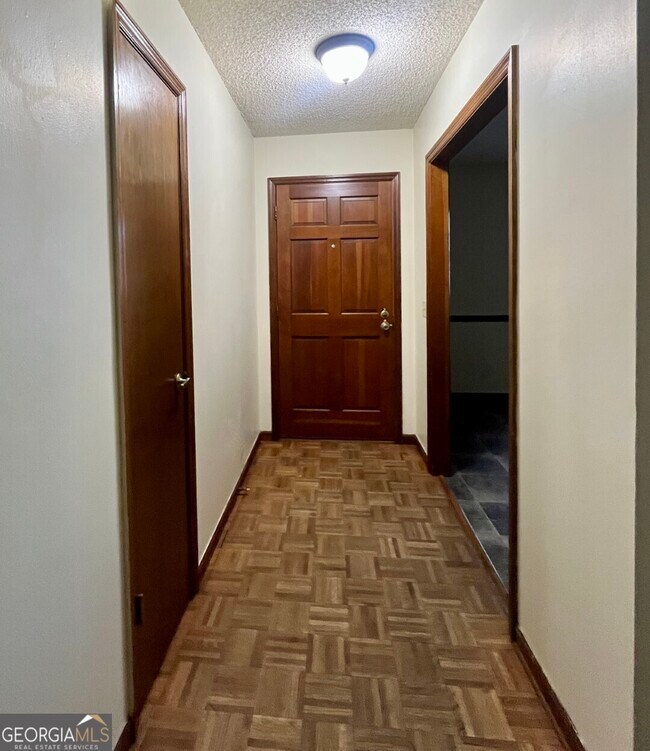 Building Photo - 204 Tanglewood Dr
