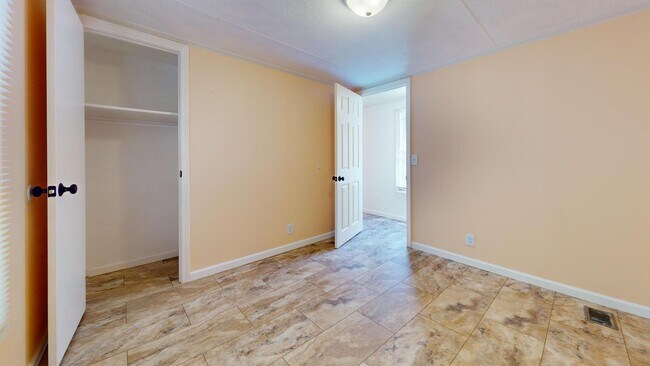 Building Photo - 4120 Glenola Dr