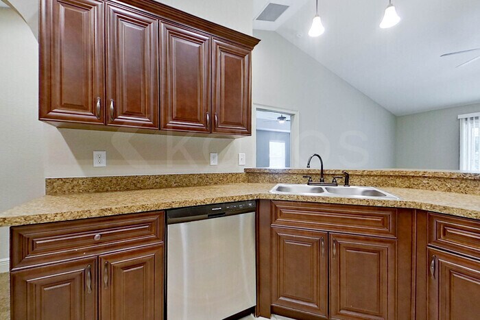 Building Photo - 6 Malauka Radial Pl