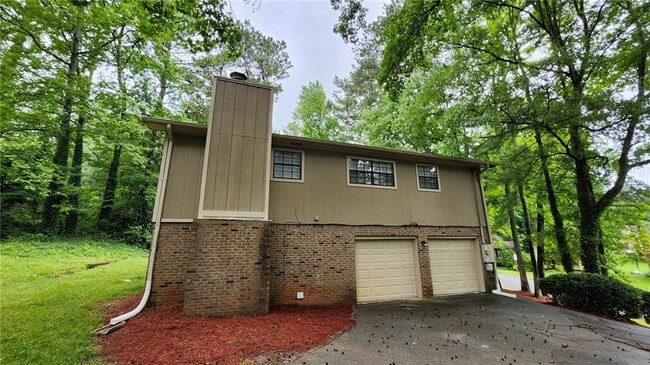 Building Photo - 4011 Pinehurst Pl