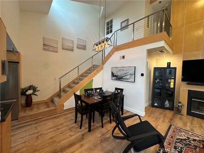 Building Photo - 2217 Vanderbilt Ln