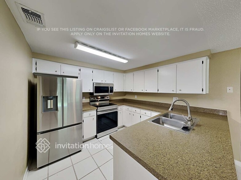 Building Photo - 2808 Cedaridge Dr
