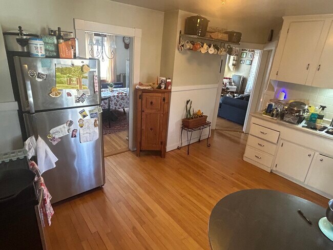 Building Photo - 133 Brook St