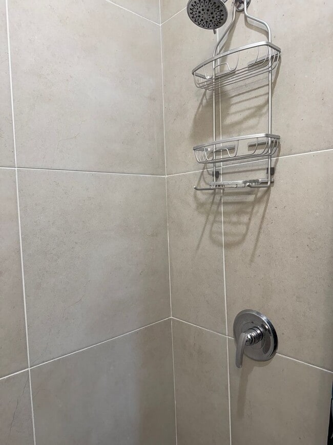 Building Photo - Updated 2 bed 1 bath