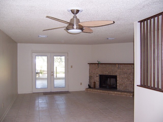 Building Photo - 1930 Larette Dr