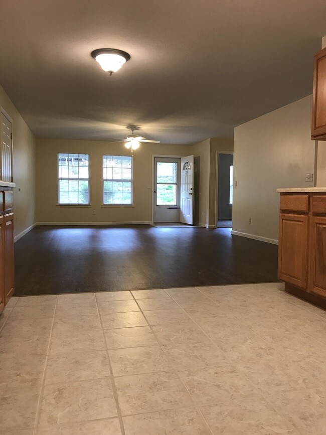 Building Photo - Single Family Home in Branson