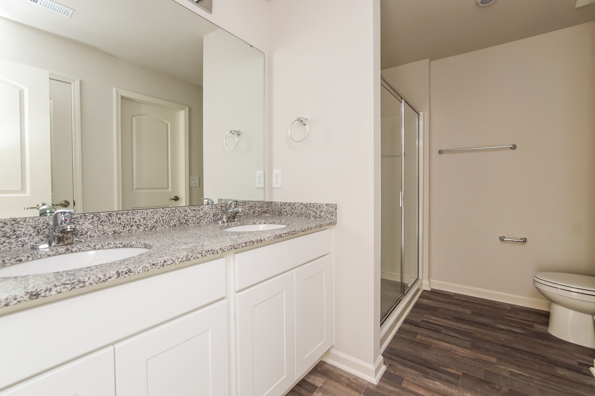 Building Photo - 1055 Manor Dr