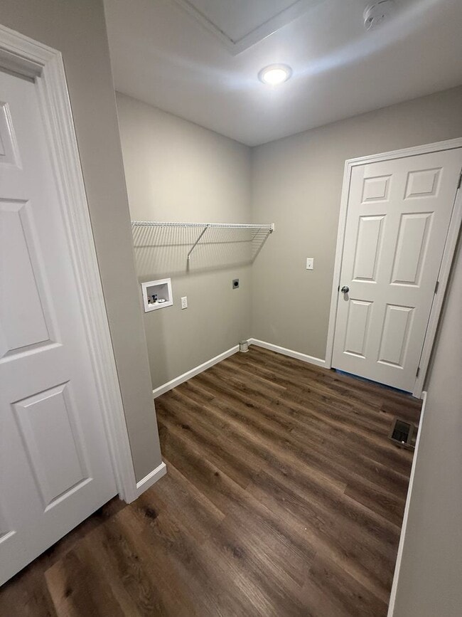 Building Photo - 2 Bedroom 1.5 Bathroom Townhouse in Jackson, MO