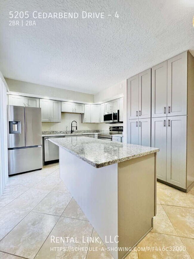 Building Photo - 5205 Cedarbend Dr