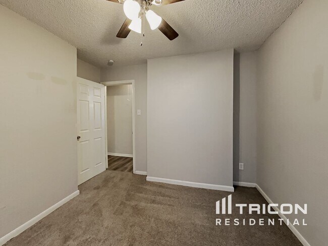 Building Photo - 212 Sunset Dr