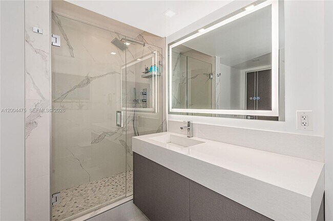 Building Photo - 2301 Collins Ave