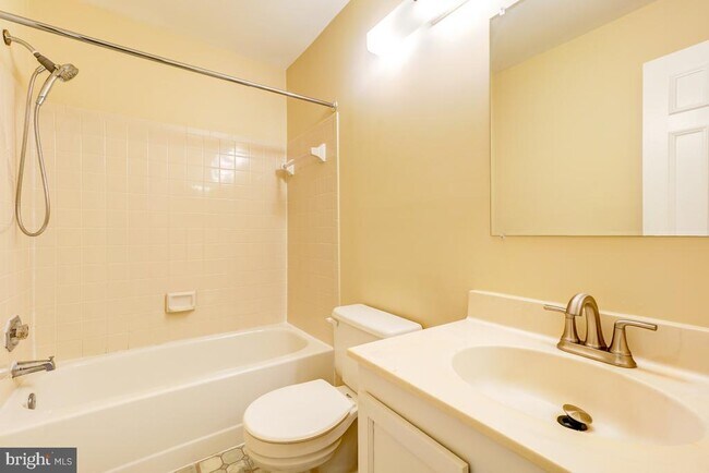 Building Photo - 20649 Shadyside Way