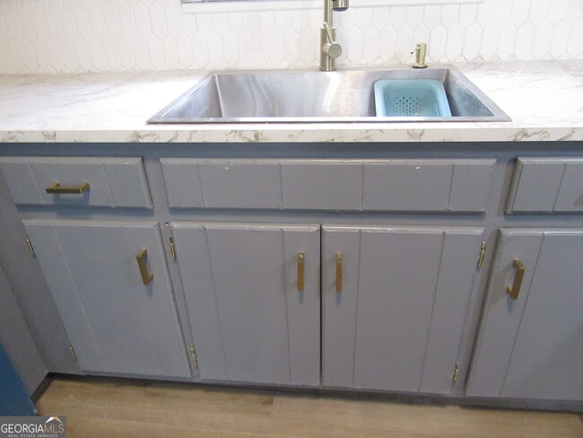 Building Photo - 613 Windsor Dr SE