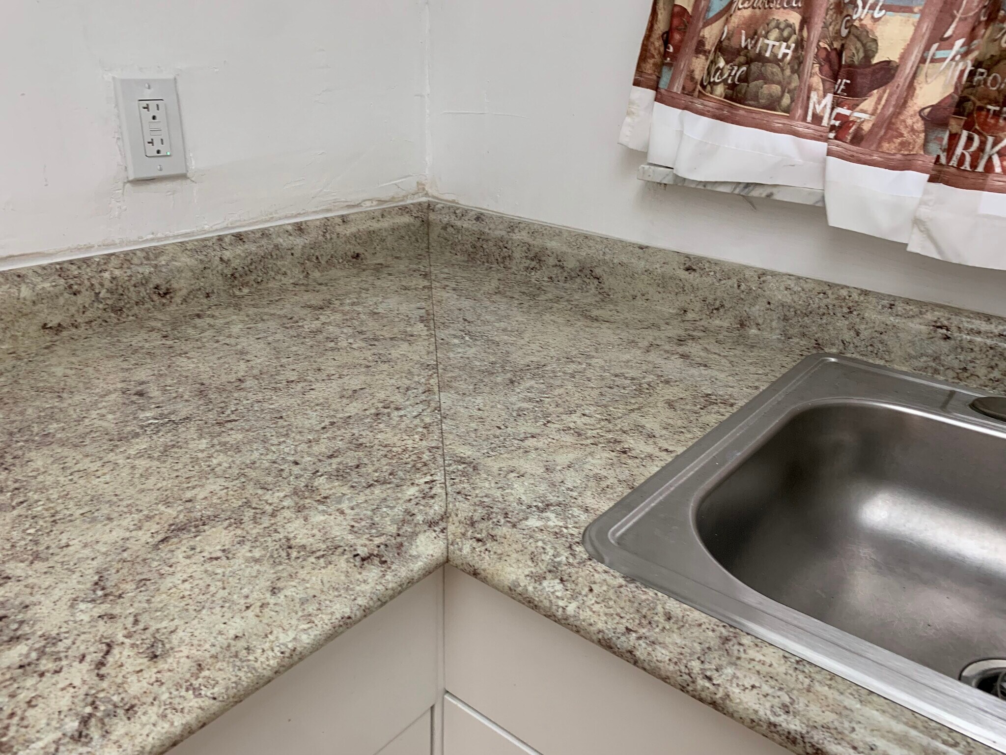 Building Photo - 180 NE 12th Ave