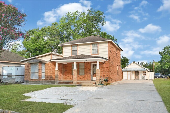 Building Photo - 715 N 1st St