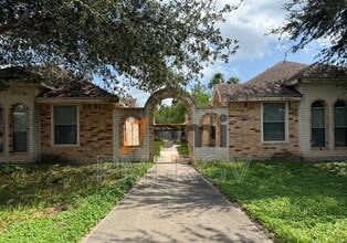 Building Photo - 1901 W Western Dr