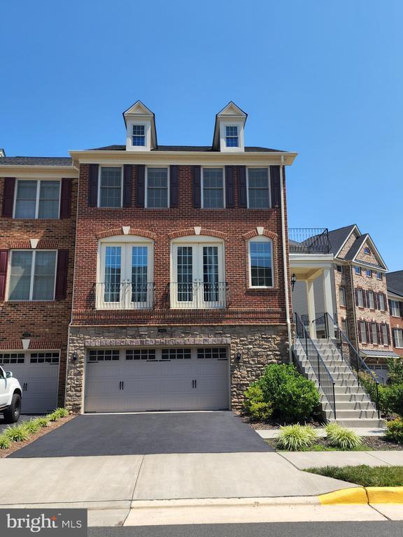 Building Photo - 25020 Cambridge Hl Ter