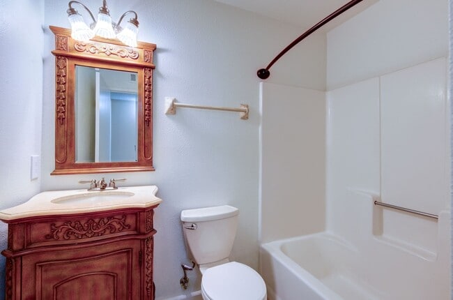 Building Photo - Marty 174