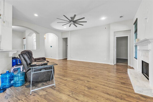 Building Photo - 816 Hedgefield Way