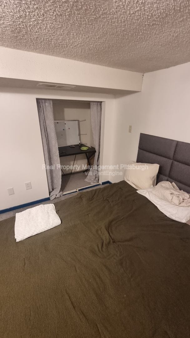 Building Photo - 433 Ella St