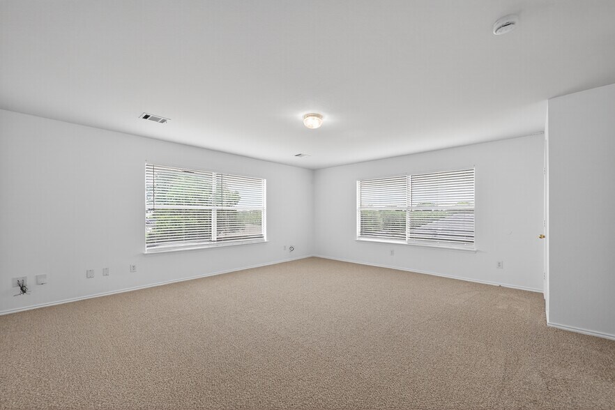 Building Photo - 2125 Elm Falls Pl