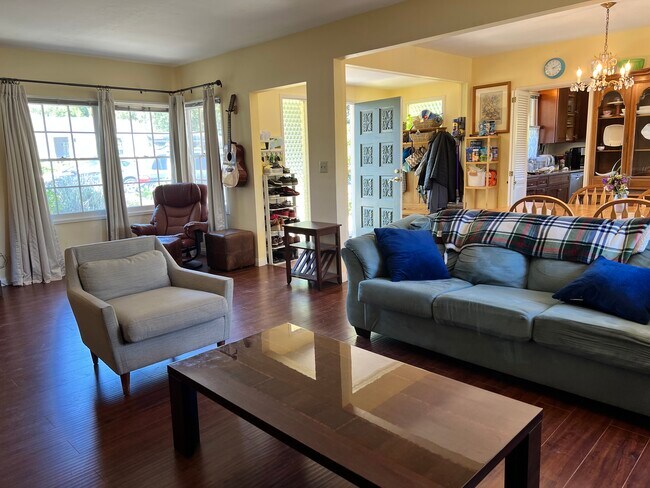 Building Photo - 2909 Ventura Dr