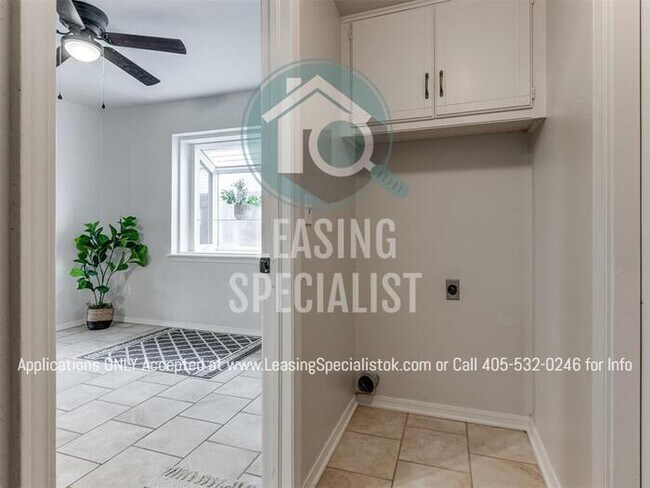 Building Photo - Stunning Yukon 3 Bed 2 Bath Home Available...