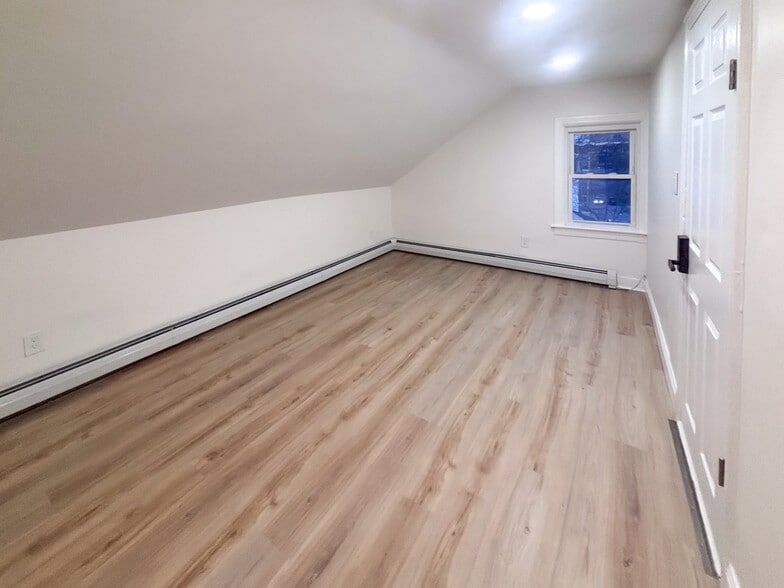 Building Photo - 38 Judith St