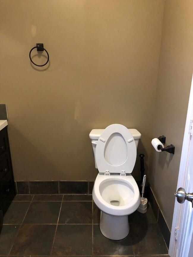 Building Photo - 3 bed/ 1 bath ranch