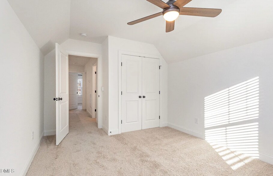 Building Photo - Room in Townhome on Gossamer Ln