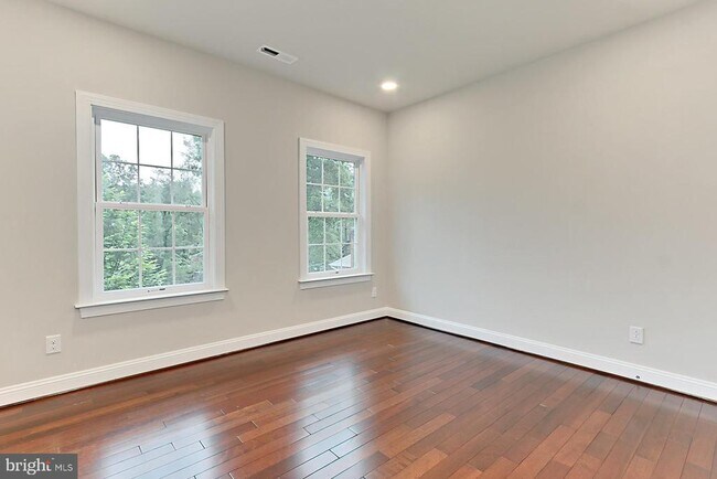 Building Photo - 6526 Dearborn Dr
