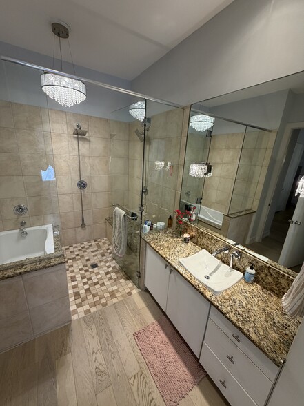 Building Photo - 2950 McKinney Ave