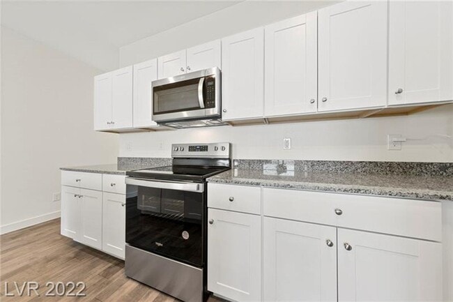 Building Photo - Henderson three bedroom with attached garage!