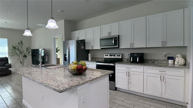 Building Photo - 2129 Hibiscus Pl