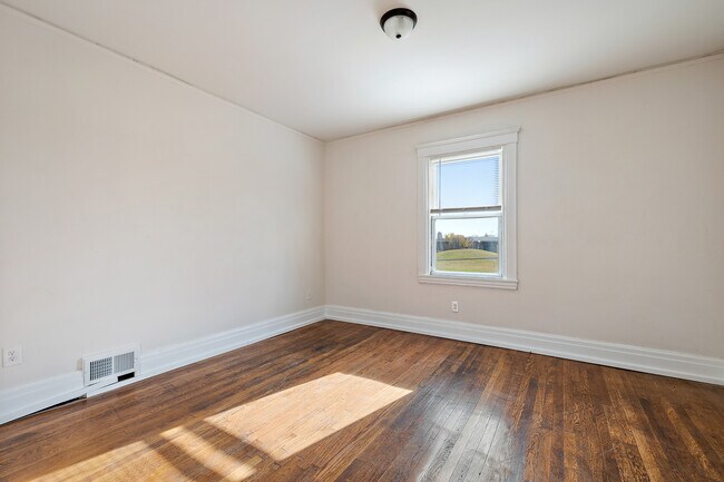 Building Photo - 7719 E Vernor Hwy