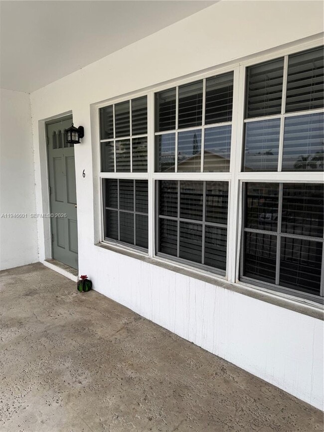 Building Photo - 3212 NE 10th St