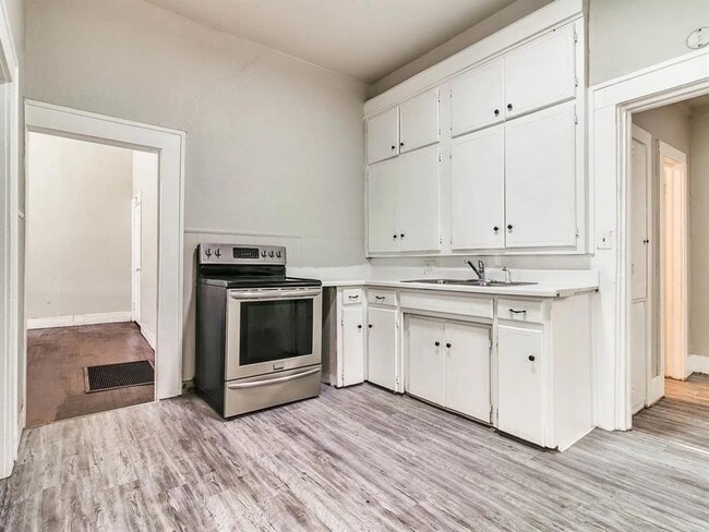 Building Photo - 1740 NW 11th St