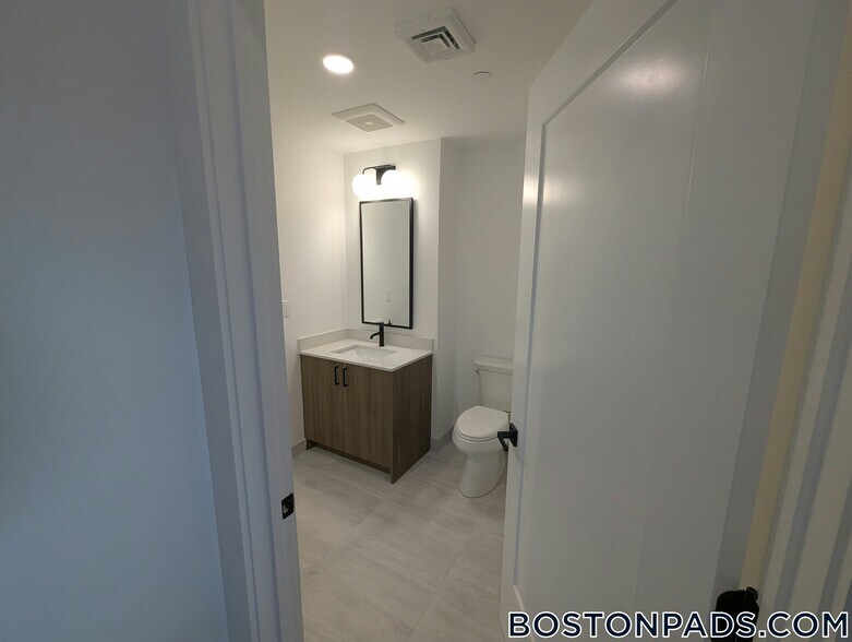 Building Photo - 199 Gardner St