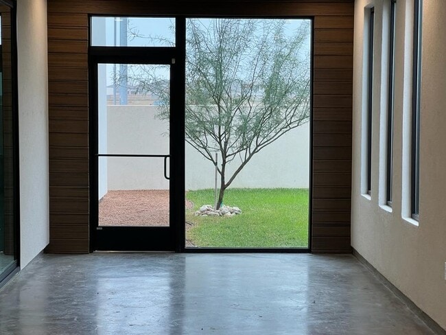 Building Photo - 202 Deer Path Lp