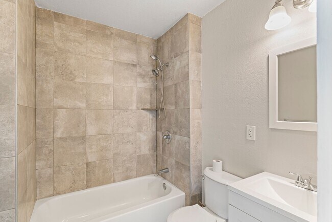 Building Photo - Affordable 2-Bed Home in Kansas City — Hardwood Floors, Porch & Pet-Friendly!