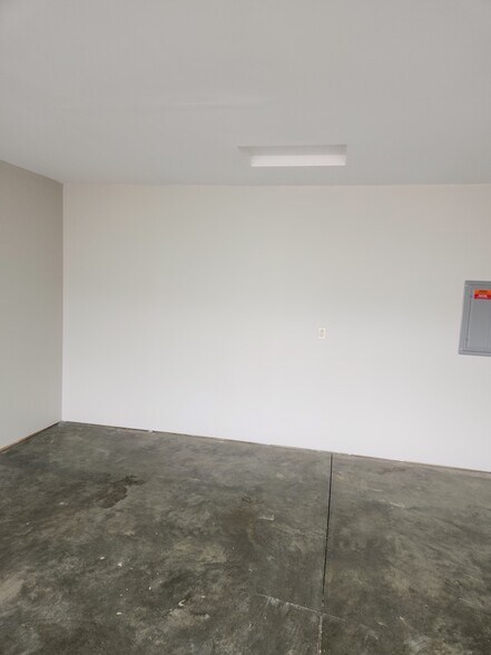 Building Photo - 325 Jerry Plz