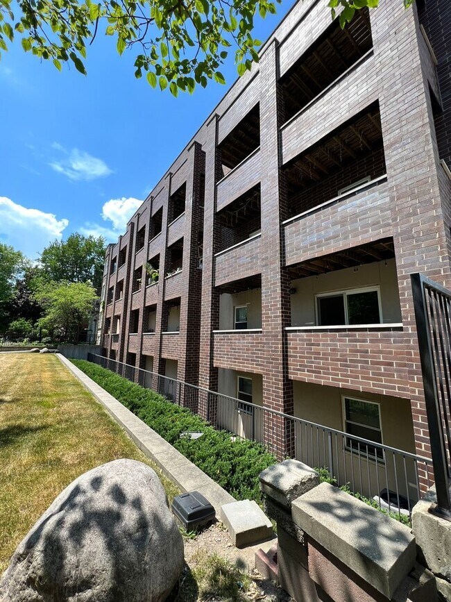 Building Photo - 4520 N Beacon St