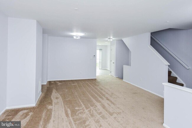 Building Photo - 915 Westlake Dr