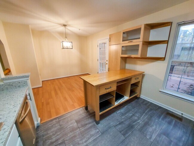 Building Photo - Charming and Updated 3BR/2.5BTH townhome in desirable Germantown, MD