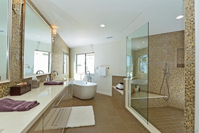 Building Photo - 13721 Pine Needles Dr