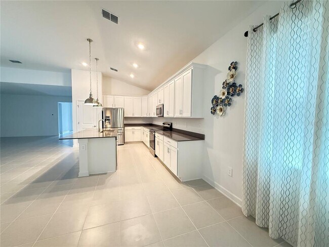 Building Photo - 7117 Dilly Lake Ave